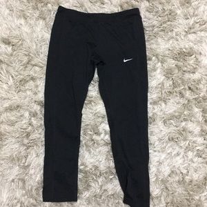 medium black cropped nike leggings